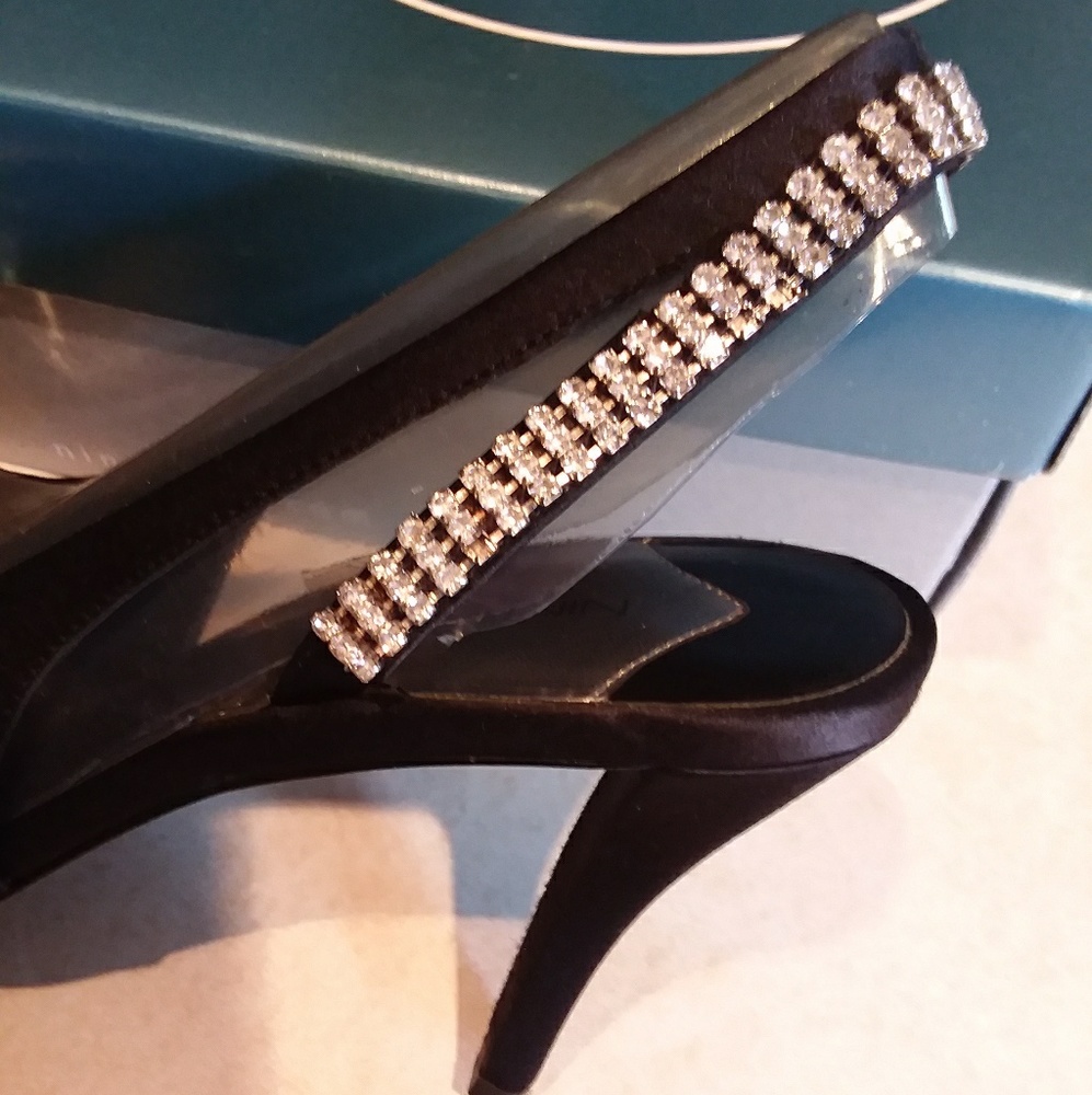 Gorgeous Sling-Back Heels - Picture 5 of 6